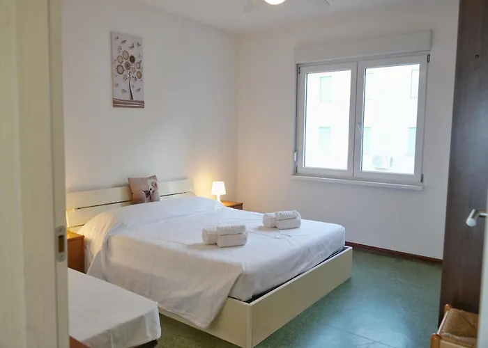 Laguna Gaddi - Trilocale Vista Laguna E Posto Auto Apartament *